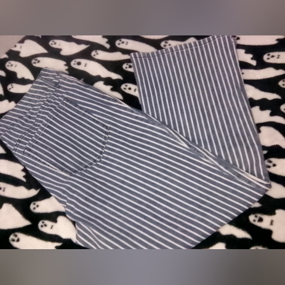 Chaps Pants - Chaps Blue & White Striped Mid Rise Crop Kick Pants